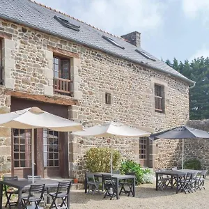 Holiday home Les 3 Rossignols Taden